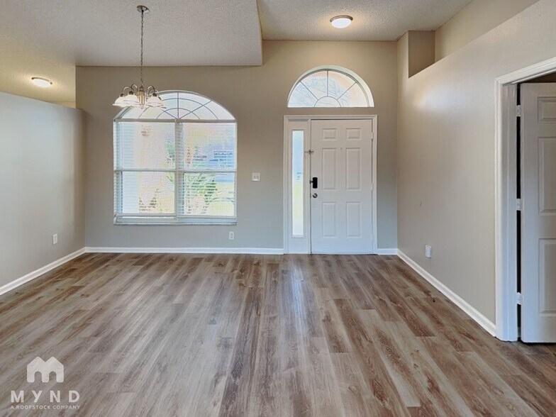 Building Photo - 2581 Sage Dr