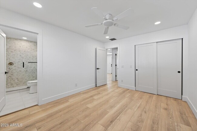 Building Photo - 8702 E Monte Vista Rd