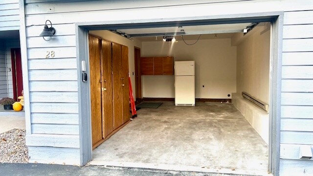 Super big garage. - 640 Homestead Dr