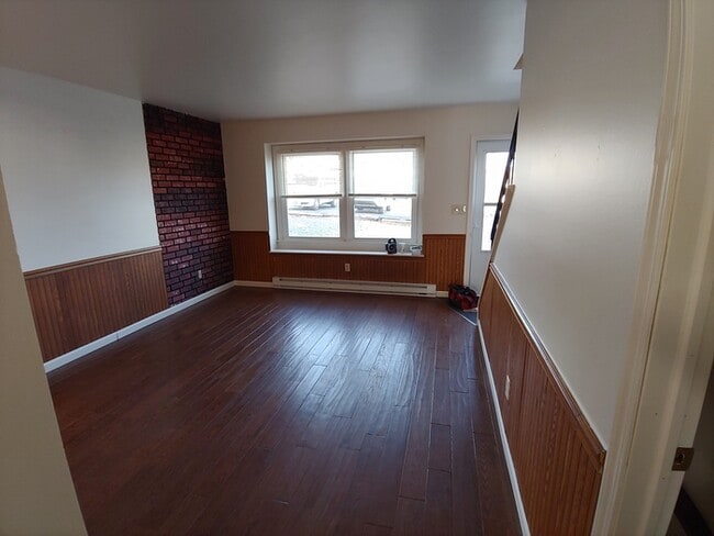 Building Photo - 2 Bedroom Townhouse in Penn Farms.