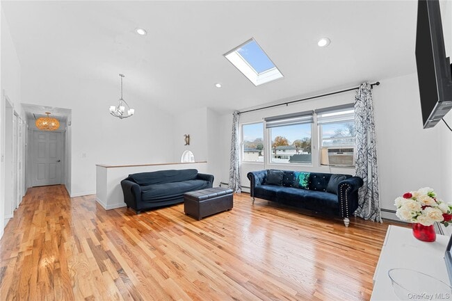 Building Photo - 46 Crown St