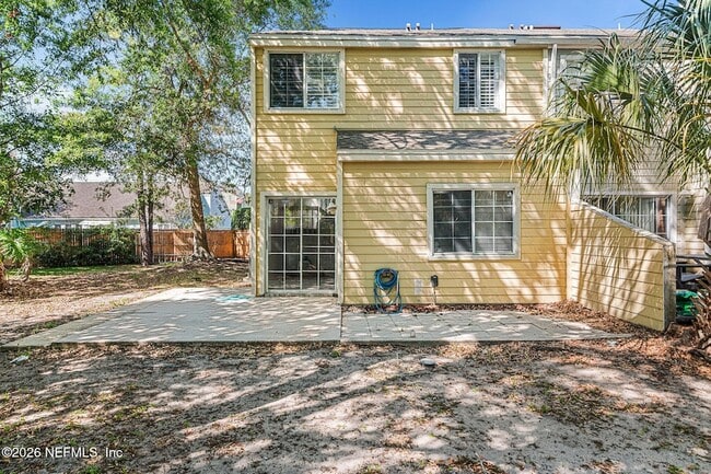 Building Photo - 330 Sunrise Cir