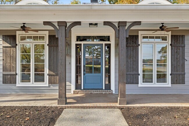 Building Photo - 301 Anchor Dr