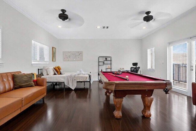 Building Photo - 1705 NE 11th St