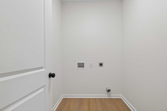 Building Photo - 2001-2003 Scotty Ct