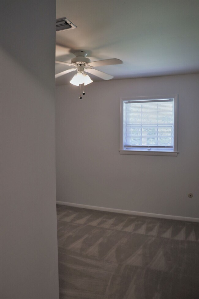Building Photo - 21 Highpoint Dr