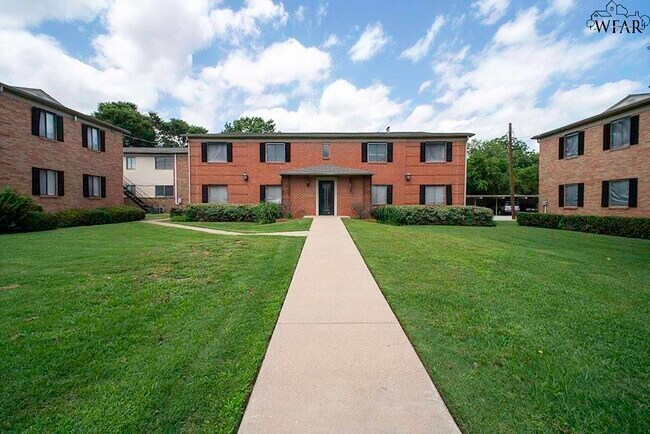 Building Photo - 2104 Virginia Dr