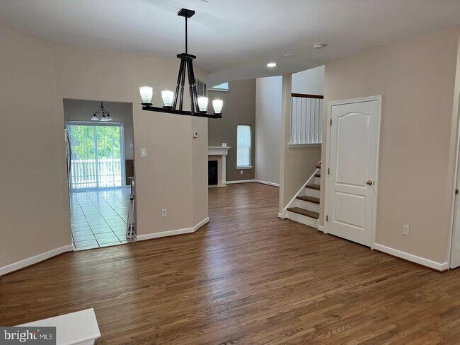 Building Photo - 4624 Old Oak Rd