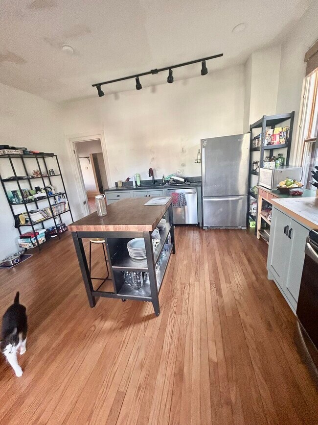 Building Photo - 1682 Bagley St