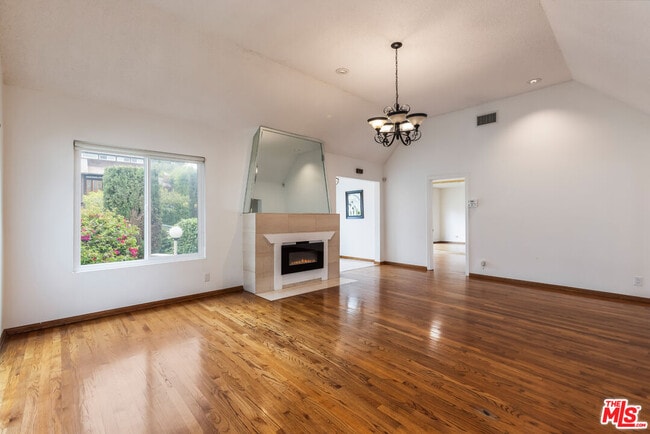 Building Photo - 459 S Bundy Dr