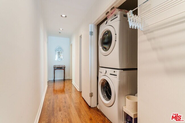 Building Photo - 428 N Harper Ave