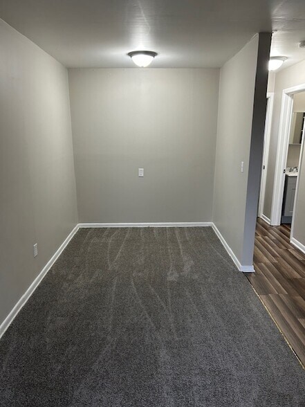 Building Photo - 6050 OH-14