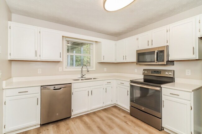 Building Photo - 909 N Lassetter Cir