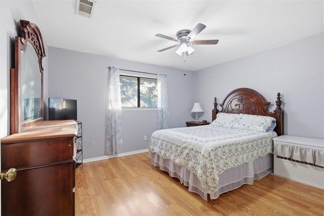 Building Photo - 105 Norwood Dr