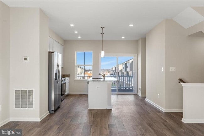 Building Photo - 409 18th Ave