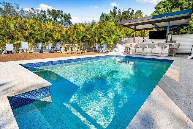 Building Photo - 2500 Monterey St