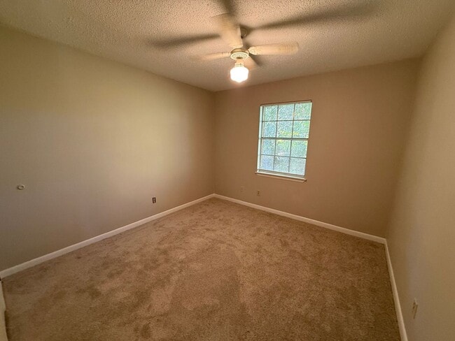 Building Photo - Northeast Pensacola - Harbour Square - 2 bedroom, 1 bathroom