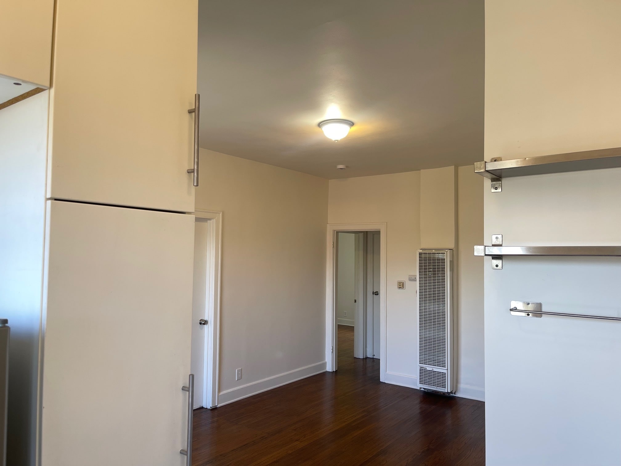 Building Photo - 3000 Kenwood Ave