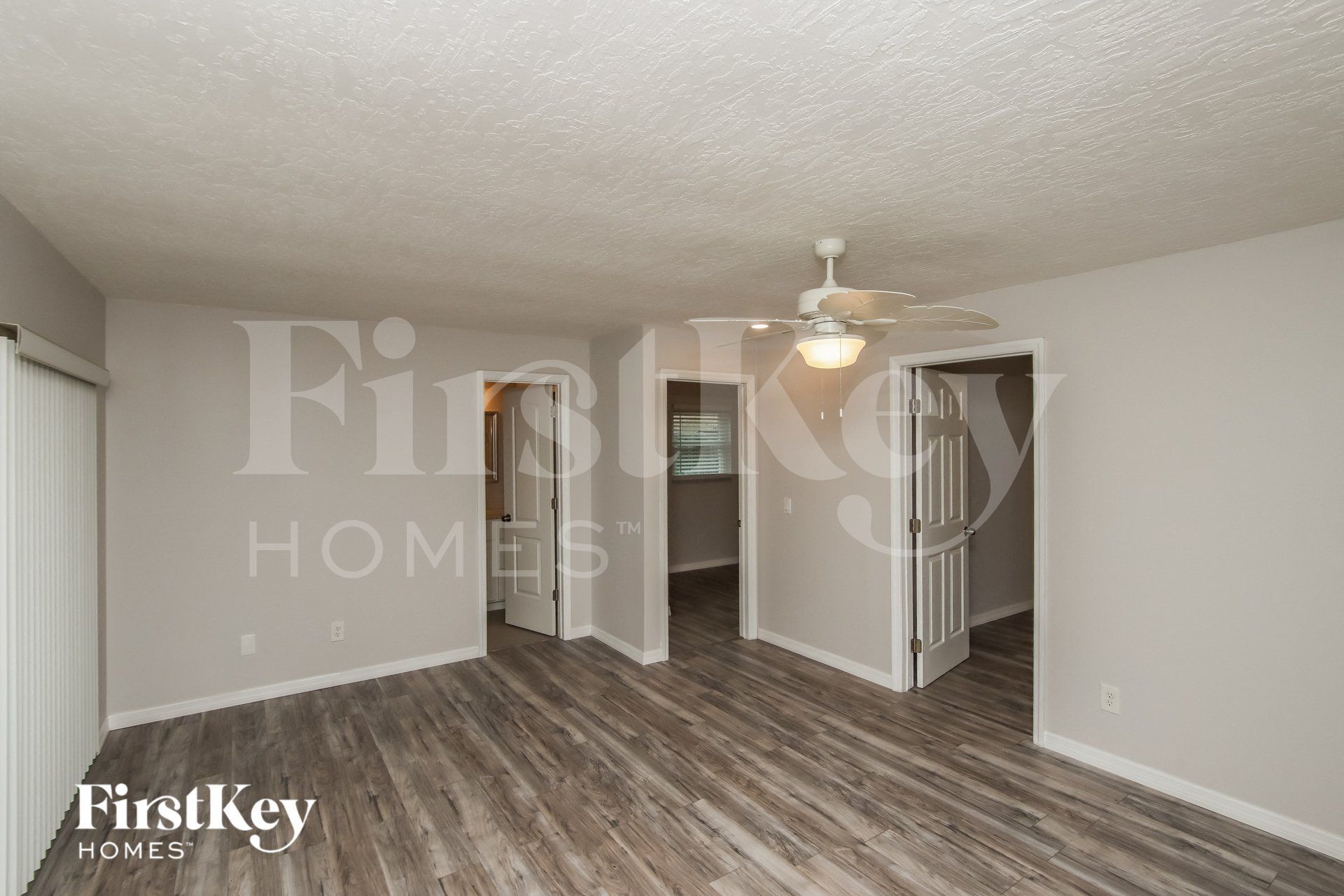 Building Photo - 525 Sacre Coeur Dr