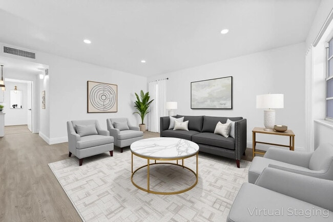 Building Photo - 124 Normandy Ln