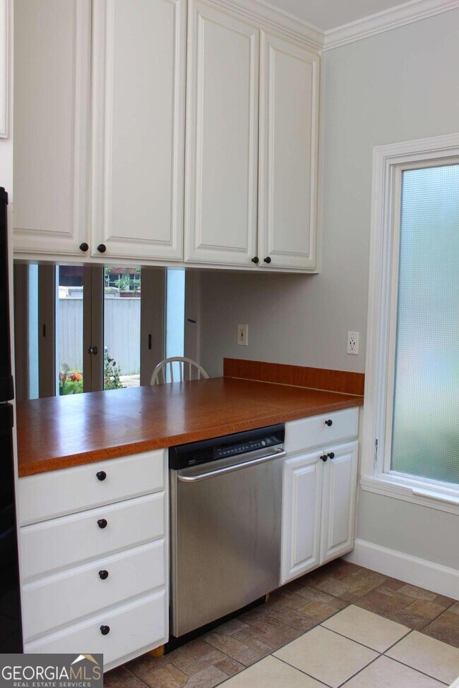 Building Photo - 1124 Center St NW