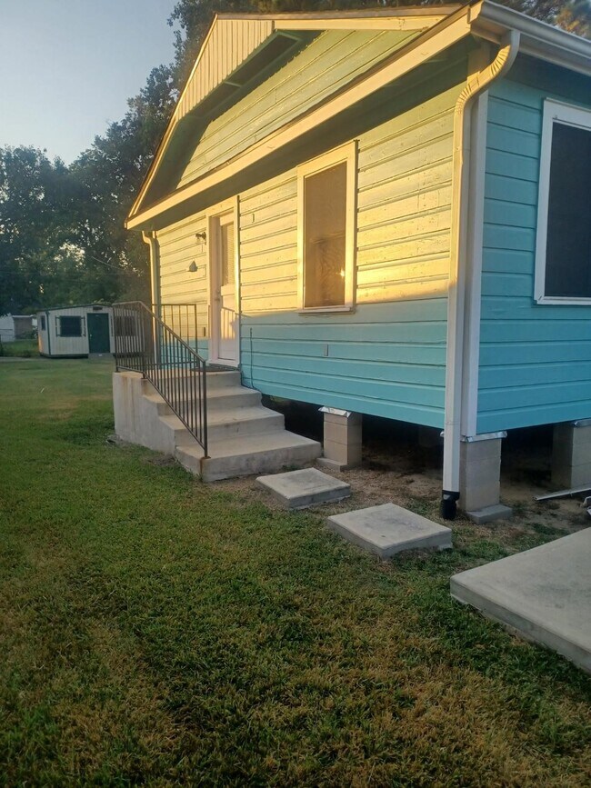 Building Photo - 904 Wisconsin St