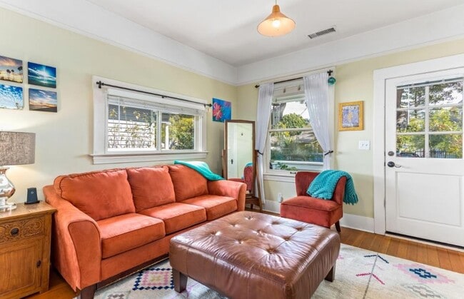 Building Photo - Elegant 2 bedroom 2 bath