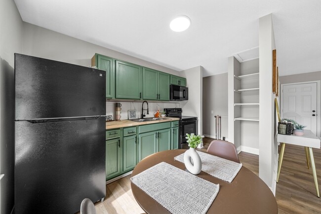 Building Photo - 515 9th St