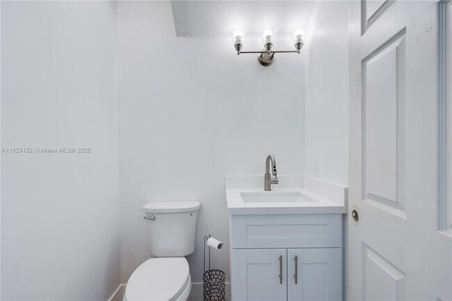 Building Photo - 383 NE 34th Terrace