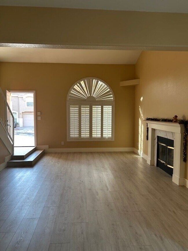 Building Photo - Beautiful 2 bedrooms