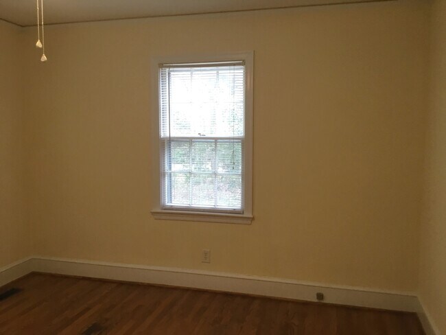 Building Photo - 3016 Hilton Rd