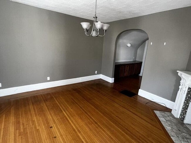 Building Photo - 213 Oxford St