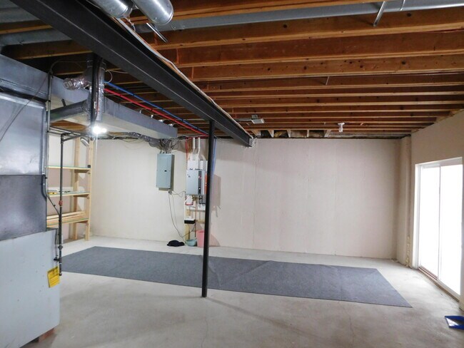 Building Photo - 3288 Hickory Dr