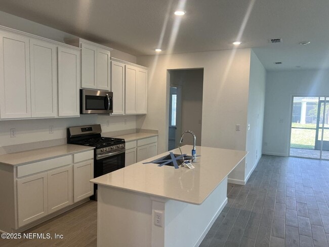 Building Photo - 235 SIMONSON