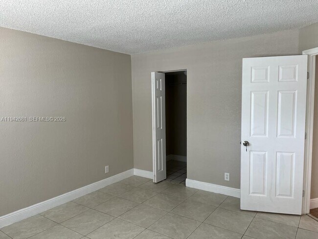 Building Photo - 8051 S Colony Cir