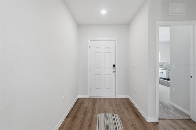 Building Photo - 1330 Current Pl