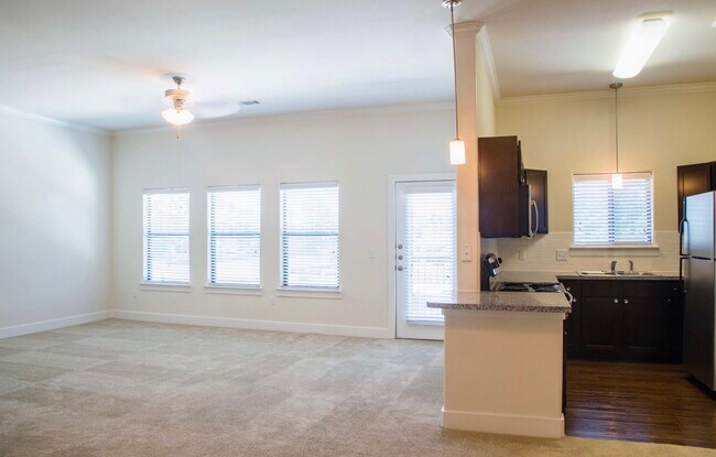 Building Photo - 15455 Canterbury Forest Dr