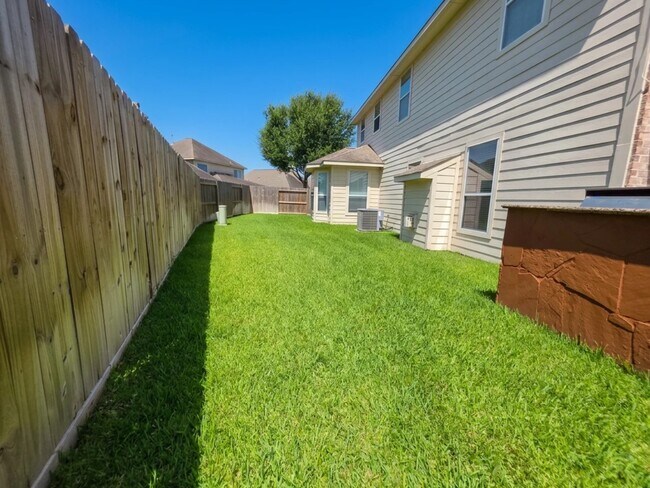 Building Photo - 2409 Deerwood Ct