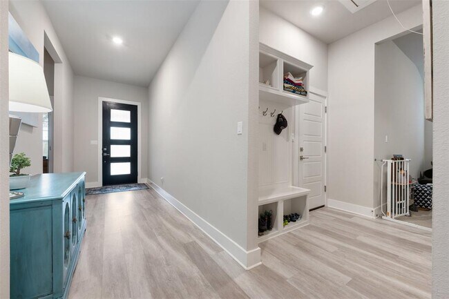 Building Photo - 2212 Prairie Oaks Dr