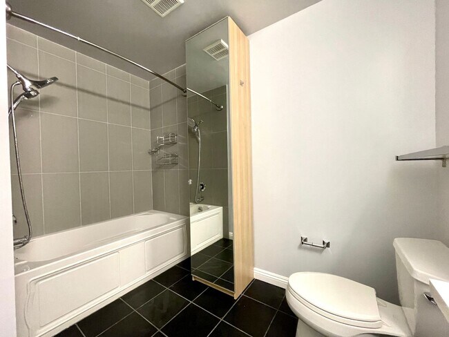 Building Photo - Amazing Studio 2 blocks from Petco Park w/...