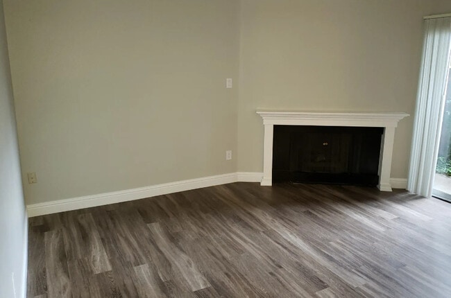 Building Photo - 2300-2306 G St