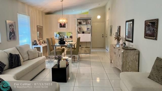 Building Photo - 8279 Summerbreeze Ln