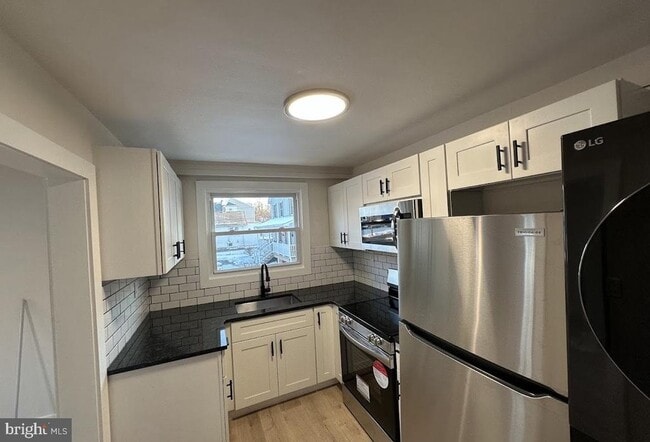 Building Photo - 2259 Hamilton Ave