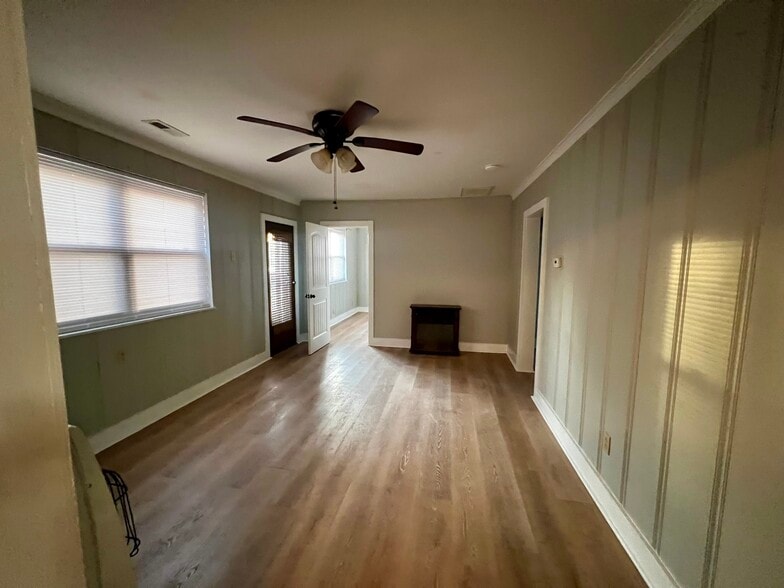 Building Photo - 307 W South St