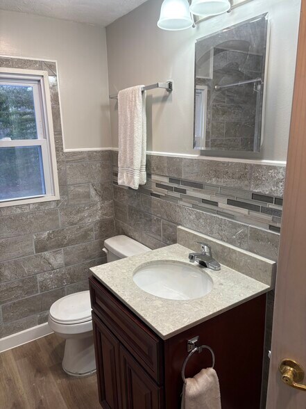 Building Photo - 601 Echo Rd