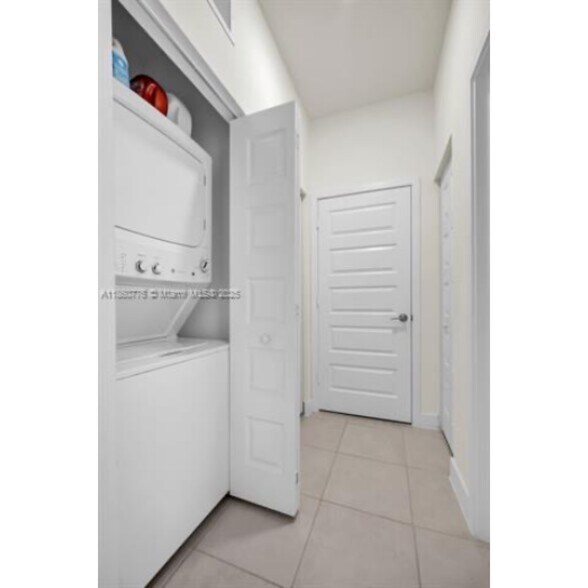 Building Photo - 8045 NW 104th Ave