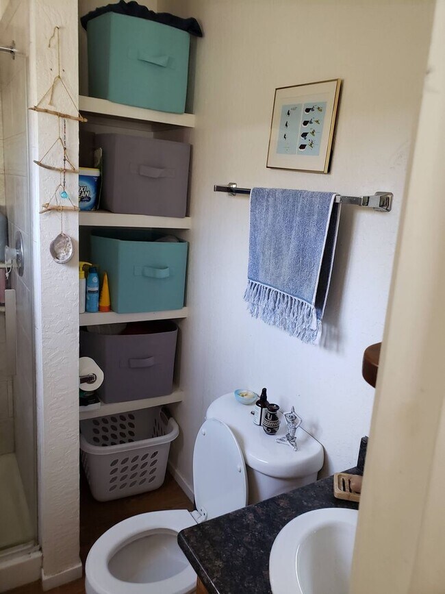 Building Photo - LONG-TERM RENTAL: Prime Location! Economic...