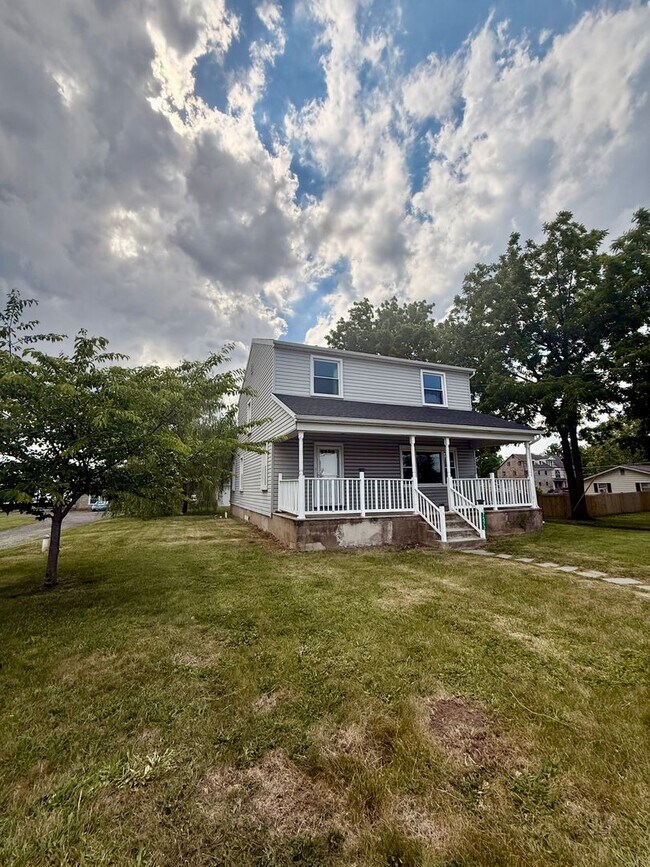 Building Photo - 3 Bedroom Home Available in Bath