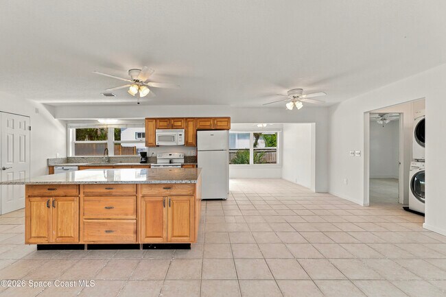 Building Photo - 215 Pelican Dr