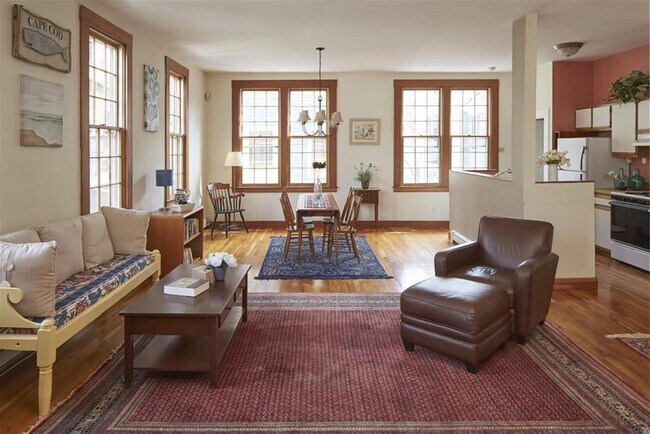 Primary Photo - 109 River St